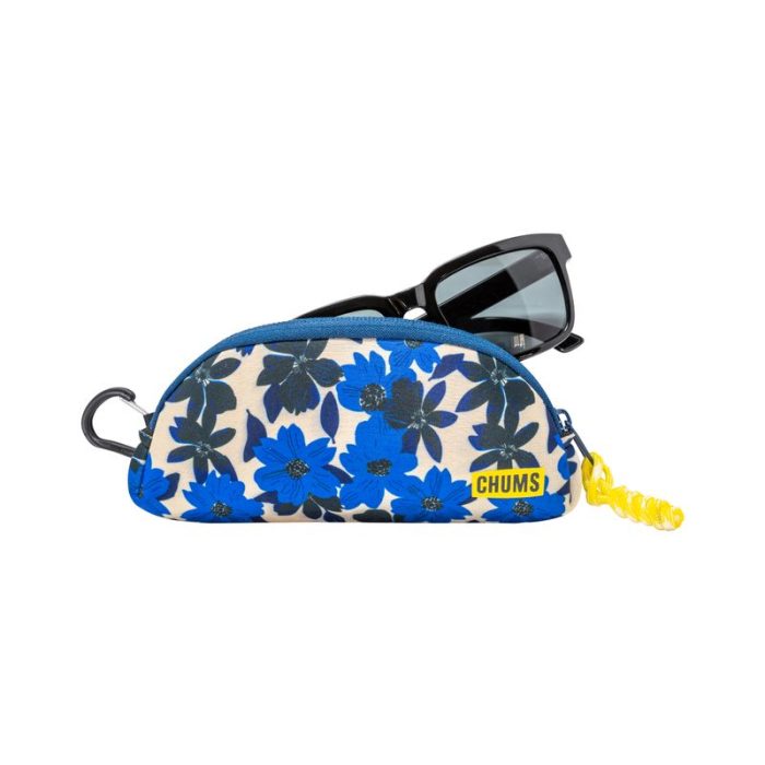 31104386_ShadeShelterLTD_BlueFloral_WithGlasses.jpg